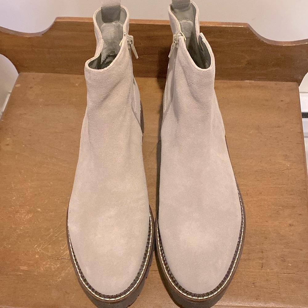 Miller to water resistant boot!! Never been worn!!